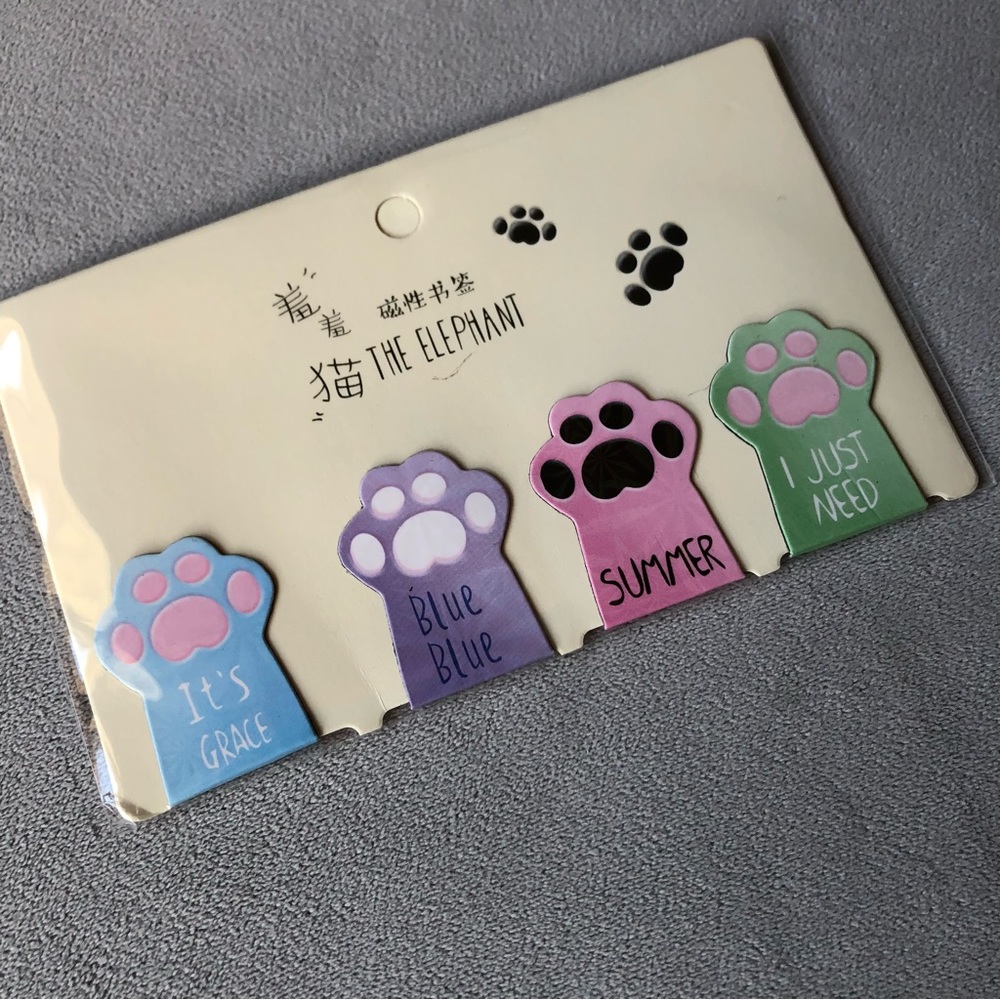 Set of 4 ~ Magnetic Bookmarks Paw Prints ~ Brand New!